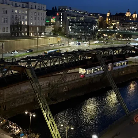 30 Min To Duesseldorf & 30 Sec To Schwebebahn Apartment