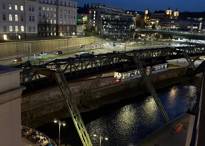 30 Min To Duesseldorf & 30 Sec To Schwebebahn Appartement